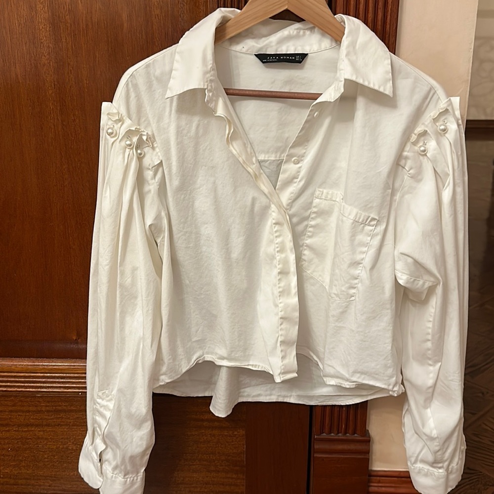 White balloon blouse with pearls